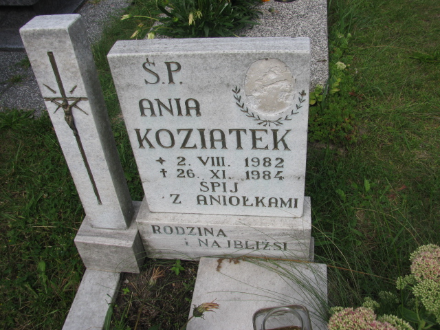 Anna Koziatek 1982 Świnoujście - Grobonet - Wyszukiwarka osób pochowanych