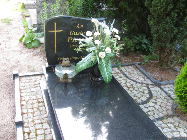 Grób Gustaw Pietras