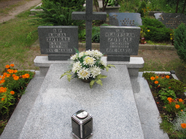Grób Łucja Zdybał