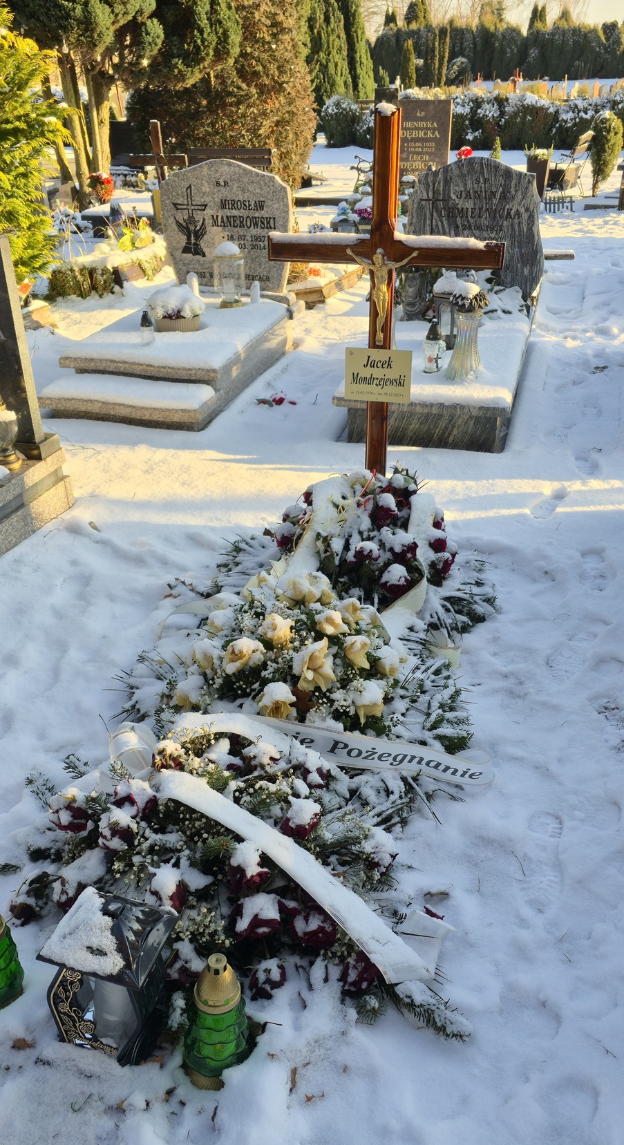 Grób Jacek Mondrzejewski