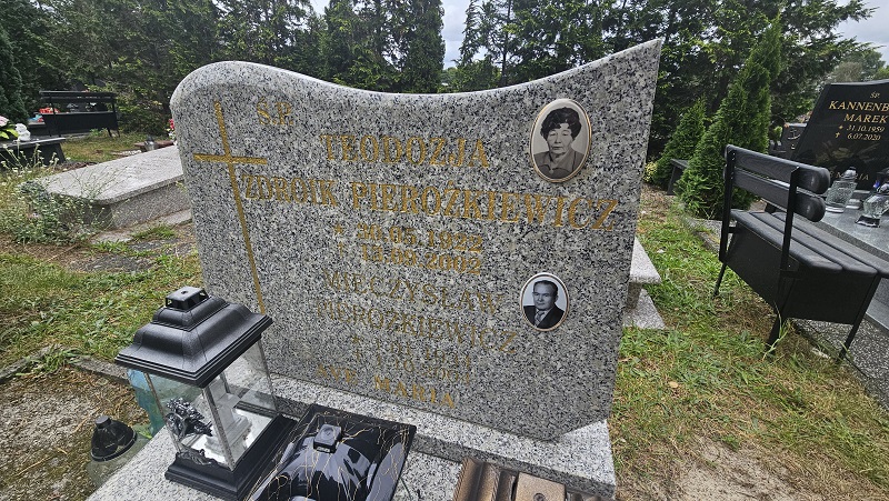 Grób Teodozja Zdroik Pierożkiewicz
